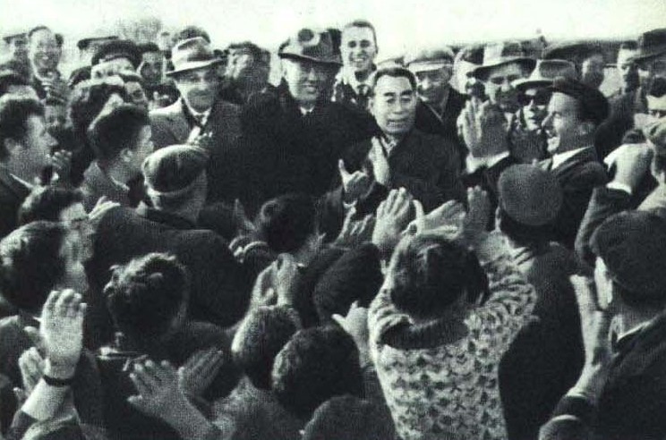 File:1964-03 1963年 中国访问阿尔巴尼亚 周恩来与霍查.jpg