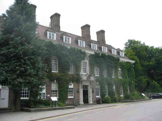 File:Batchwood Hall - geograph.org.uk - 36934.jpg