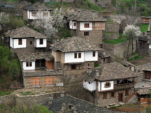 File:Kovachevitsa village in southern Bulgaria.jpg