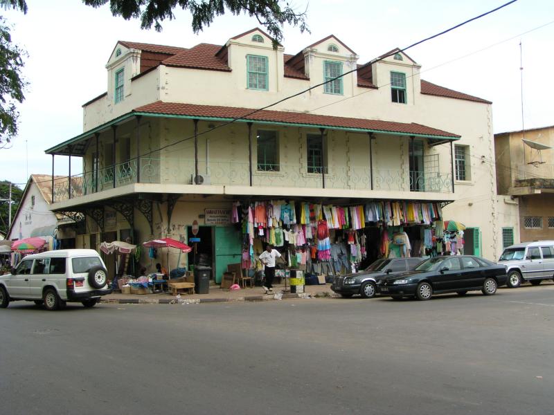 Файл:Shops in Gambia 20051115-161900 (4118853114).jpg