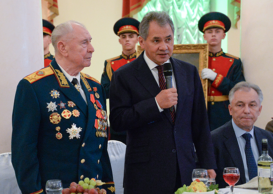 Файл:Dmitry Timofeyevich Yazov, Sergey Shoigu, Arkady Bakhin 01.JPG