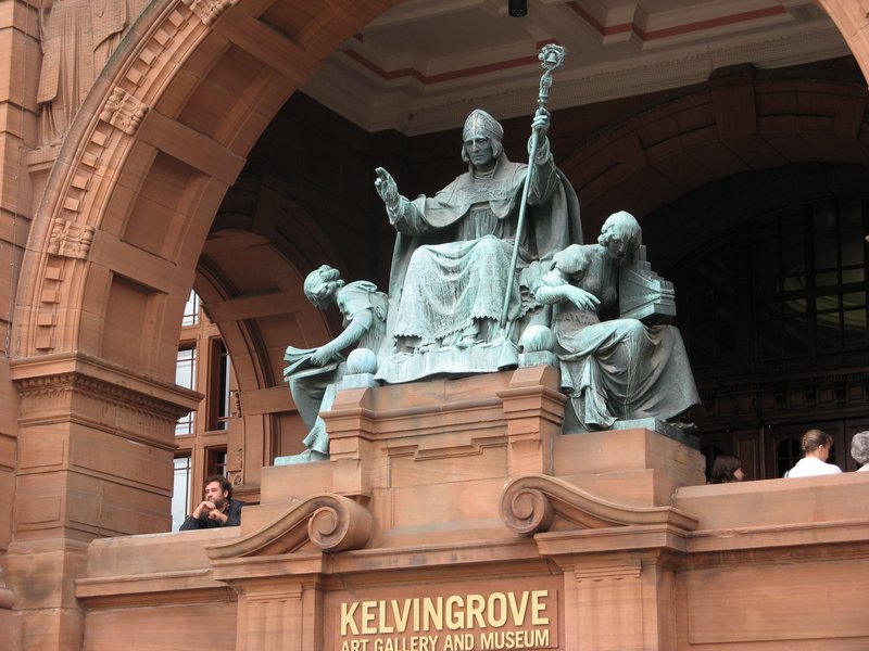 Файл:Kelvingrove Art Gallery and Museum statue.jpg