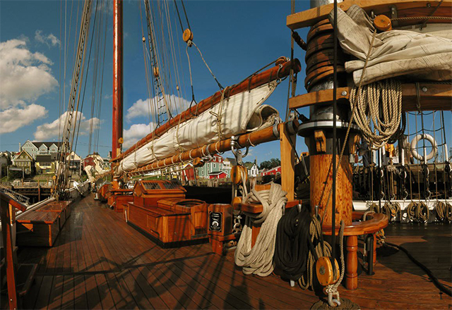 File:Bluenose-in-Lunenburg.jpg