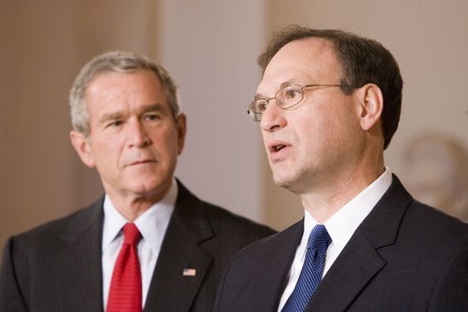 File:Bush-Alito-051031.jpg