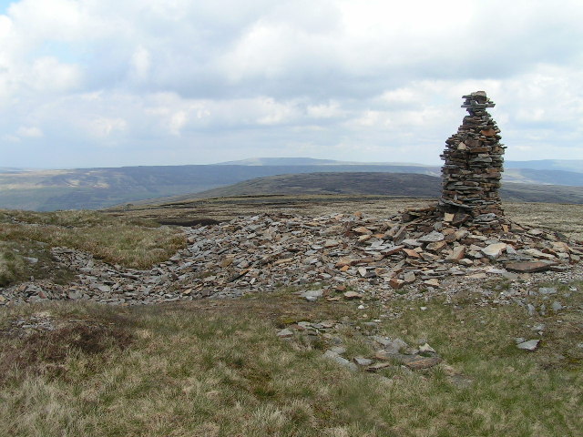 File:Fountains Fell cairn.jpg