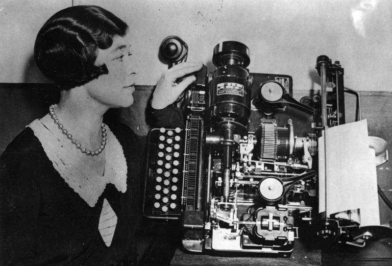 Файл:Bundesarchiv Bild 183-2008-0516-500, Fernschreibmaschine mit Telefonanschluss.jpg