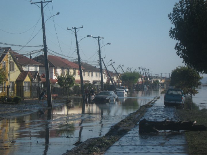 Archivo:Canal ifarle tsunami.jpg