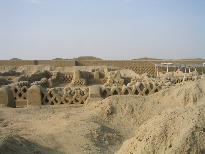 File:Chanchan fishnet ruins.JPG