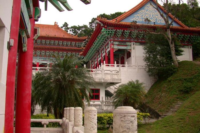 File:HuaLien-Temple.jpg