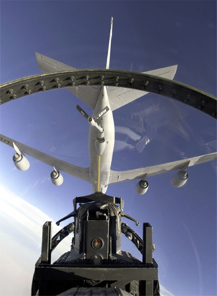 File:KC-135 refueling.jpg