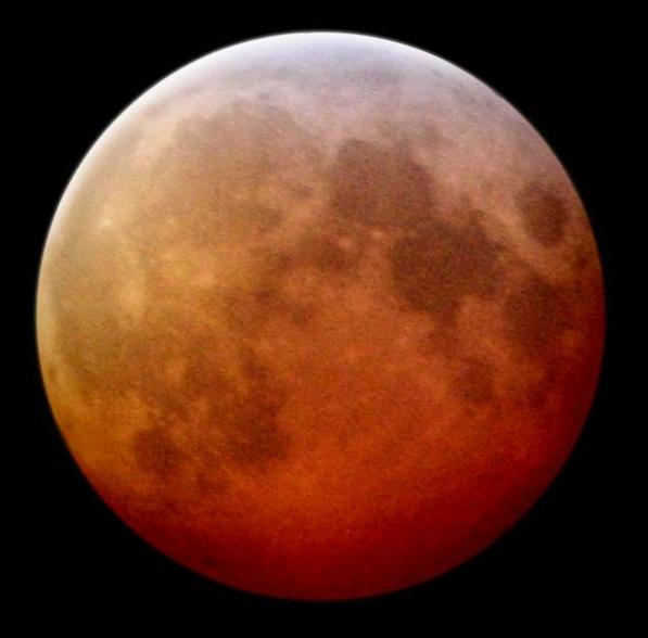 Archivo:Red moon during lunar eclipse.jpg