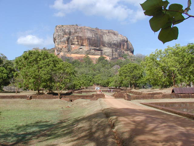 Файл:Sigiriya Apprach.JPG