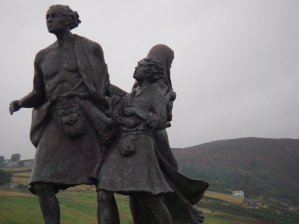 Файл:The Highland emigrants monuments Helmsdale.jpg