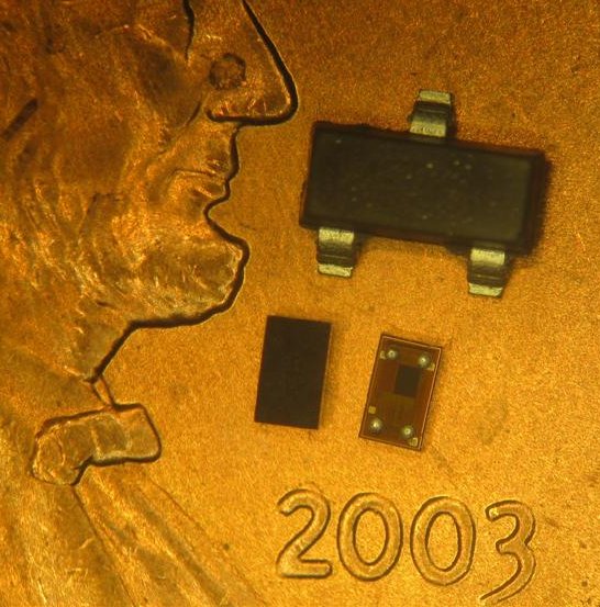 File:UNIO WLCSP and SOT23 Device on Penny.jpg