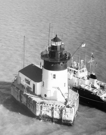 File:Bar Point Shoal - Detroit River Light MI.JPG