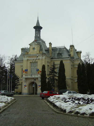 Archivo:Cityhall botosani.jpg