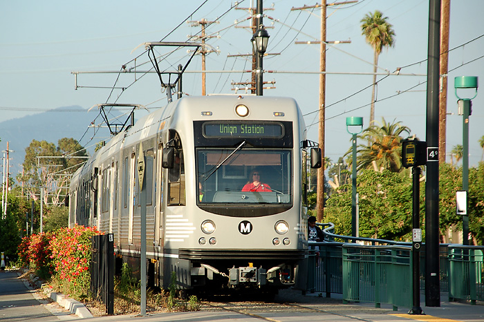 File:Metro Gold Line AnsaldoBreda P2550.jpg