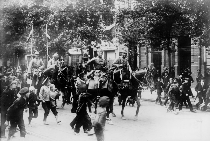 File:Bundesarchiv Bild 183-R42025, Warschau, Einmarsch deutscher Kavallerie.jpg