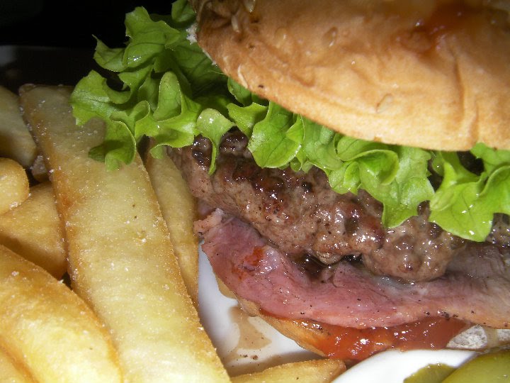 File:Hamburger in New Zealand.jpg