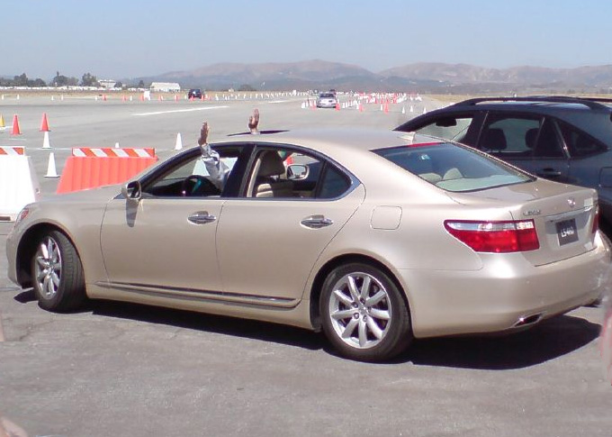 File:Lexus-LS automatic parking.jpg