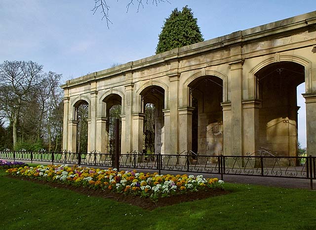 File:Colonnade, Stewart Park - geograph.org.uk - 392678.jpg