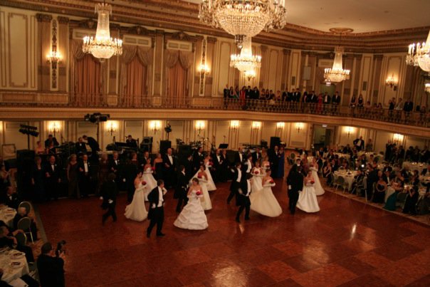 File:UMANA Debutante Ball 2010.jpeg