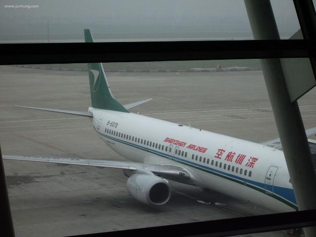 File:ImageShenzhenAirlines737Air.jpg