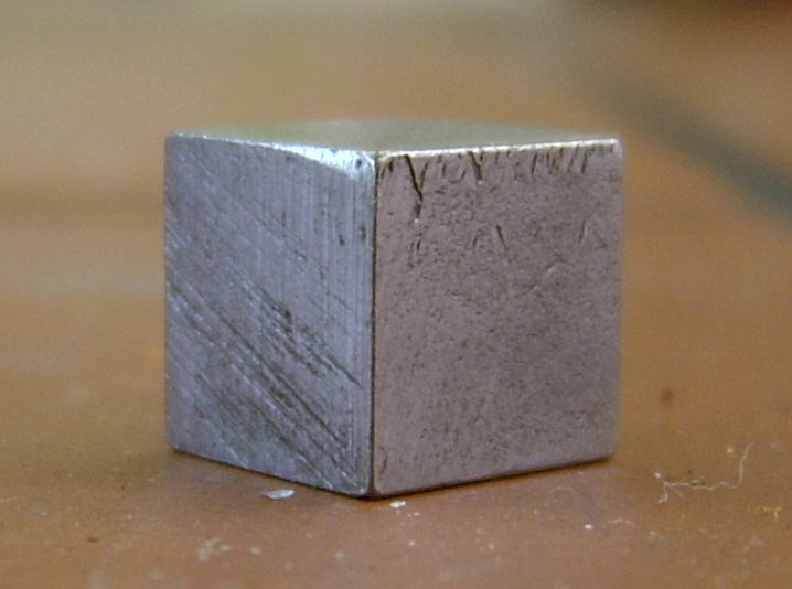 Файл:Metal cube tin.jpg