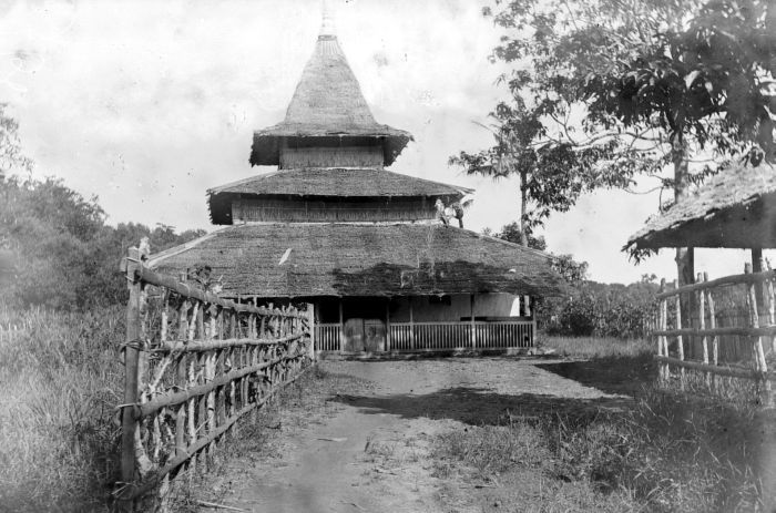 Файл:COLLECTIE TROPENMUSEUM Moskee Kajeli TMnr 10016561.jpg