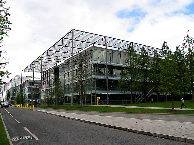 File:Chiswick Park - geograph.org.uk - 8932.jpg