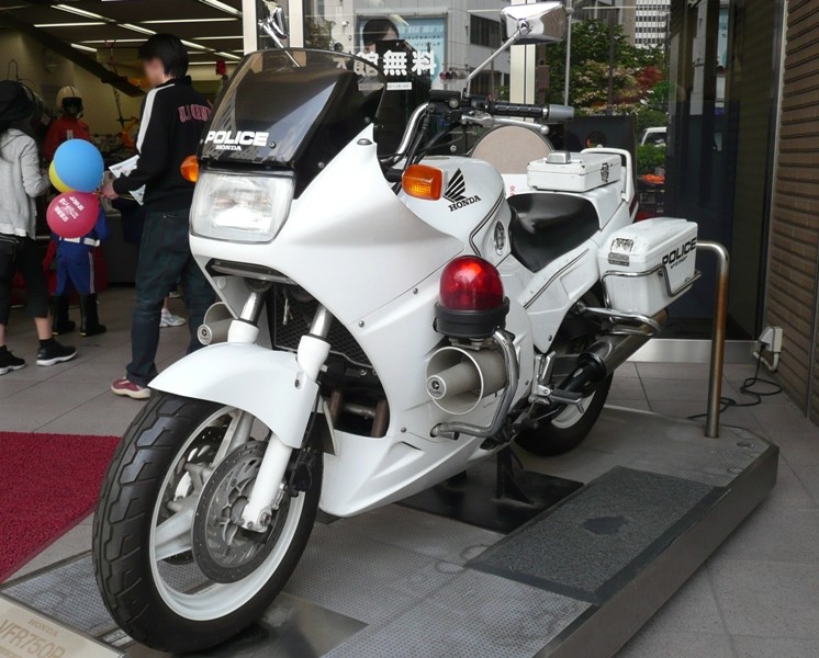 File:Honda VFR750P.jpg