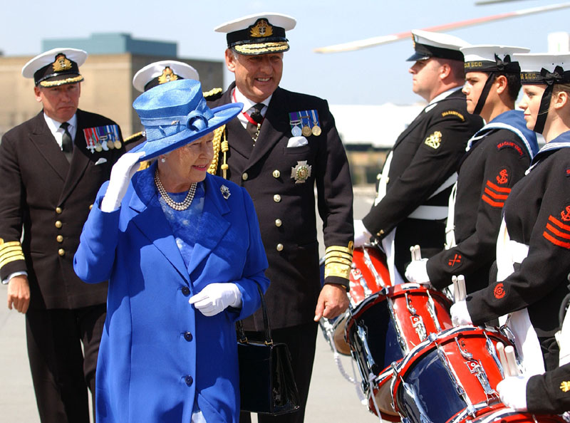 File:The Queen and Adm Jonathon Band in 2006.JPG