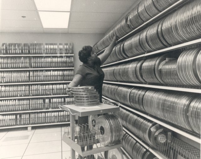 File:NDOC magnetic tape library.jpg