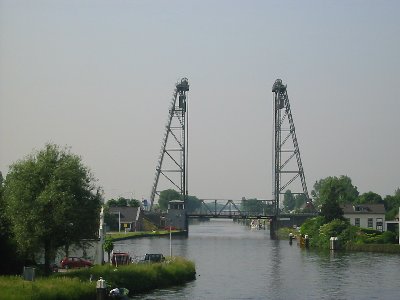 File:Hefbrug over de Gouwe bij Alphen aan den Rijn.jpg