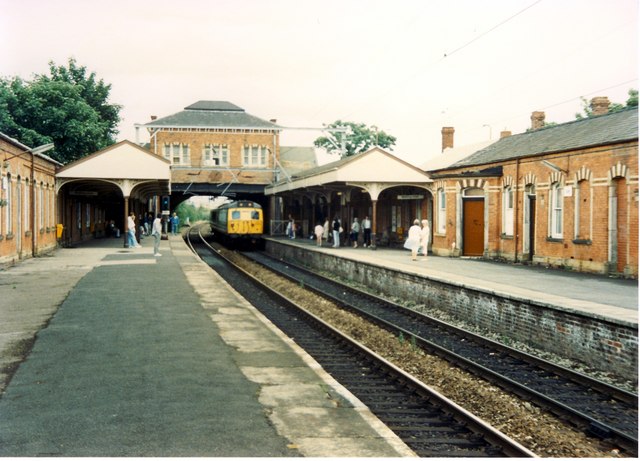 File:Sale station - geograph.org.uk - 824745.jpg