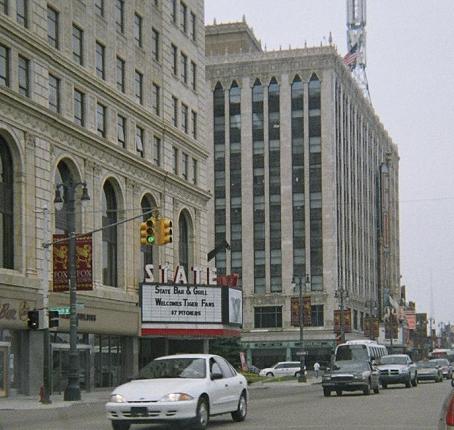 File:StateTheatreBarDetroit.JPG