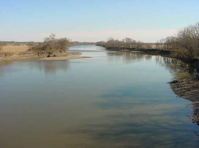 File:Des Moines River.jpg