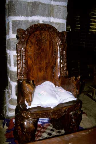 Файл:Throne in Mata-Utu.jpg