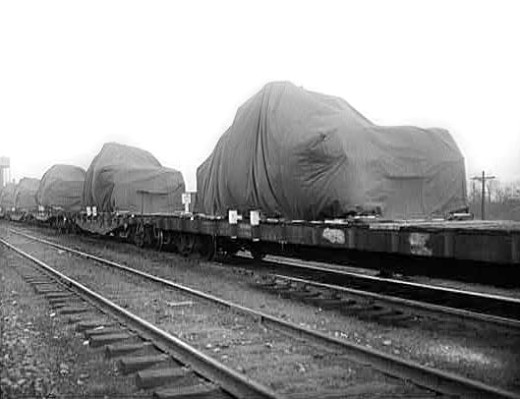 File:Loaded flat cars, covered loads.jpg