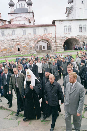 Файл:Vladimir Putin 20 August 2001-2.jpg