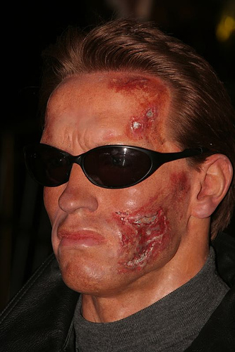 Archivo:Arnold Schwarzenegger T-800 (Madame Tussauds).jpg