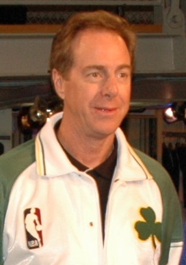 Archivo:Dave Cowens - 2005 NBA Legends Tour - 1-21-05.jpg