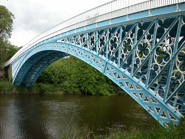 File:Aldford Iron Bridge.jpg