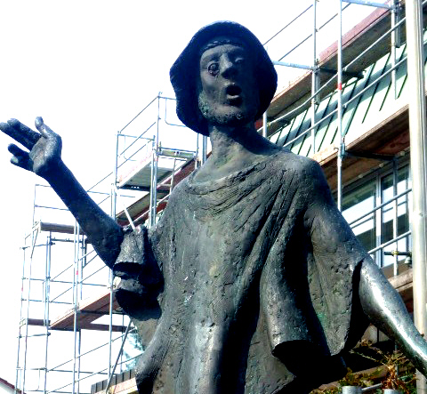 File:Beutelsbach Statue Peter Gaiß.jpg