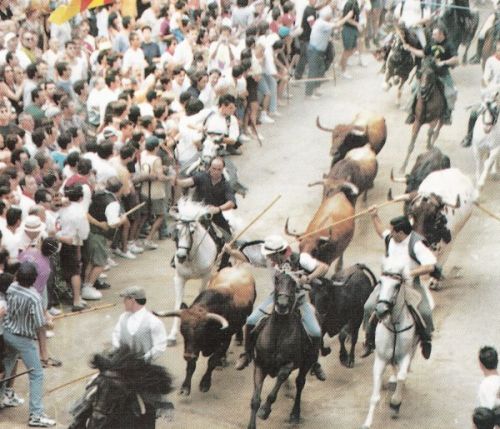 Файл:Entrada toros Segorbe.jpg