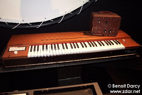 Файл:Expo Pink Floyd - Clavinet.jpg