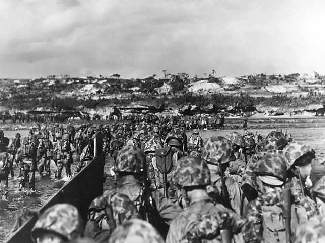 Файл:Marines land on Okinawa shores.jpg