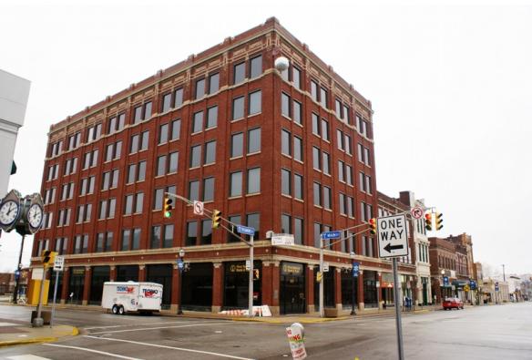 File:Bank Kokomo Downtown.jpg