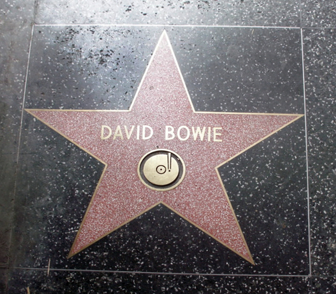 Archivo:David Bowie holywood.jpg