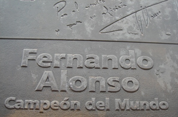 Archivo:FernandoAlonso PlacaConmemorativa.JPG